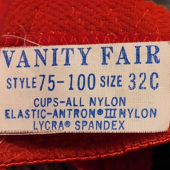 Vintage Vanity Fair Woman’s Red Lace Unlined Sexy Balconette Bra Size 32C - Picture 5 of 6